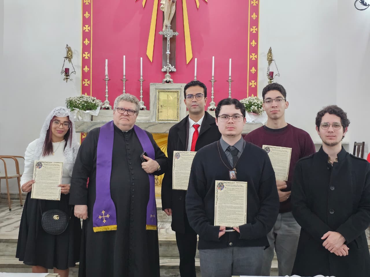 Na festa de Fátima, jovens se consagram a Nossa Senhora na Capela da Santa Casa de Santo Amaro